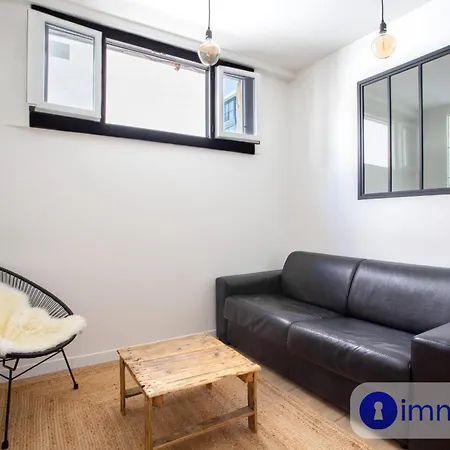 Air-conditioned Near The Liberation Neighborhood *