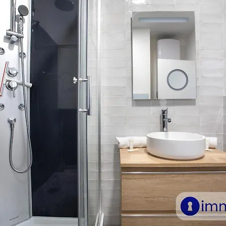 아파트 Air-Conditioned Apartment Near The Liberation Neighborhood 니스