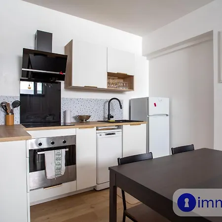 Air-Conditioned Apartment Near The Liberation Neighborhood *