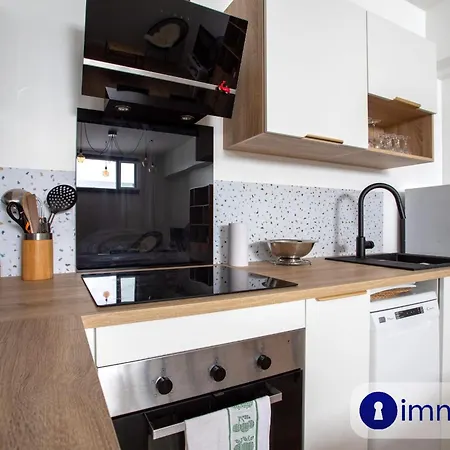Air-Conditioned Apartment Near The Liberation Neighborhood 아파트 *