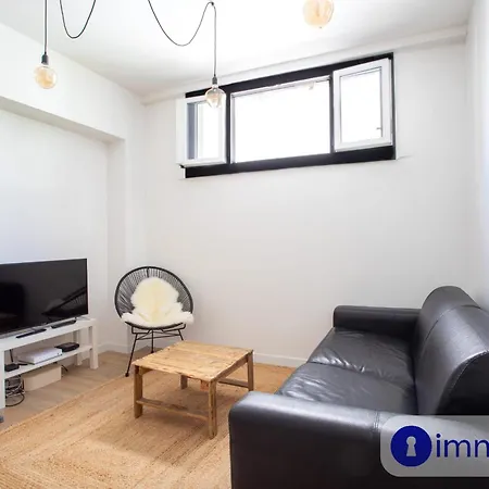 아파트 Air-Conditioned Apartment Near The Liberation Neighborhood *