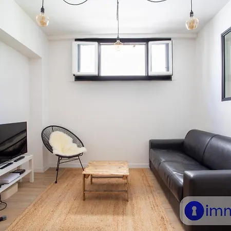 Air-Conditioned Apartment Near The Liberation Neighborhood 아파트 니스