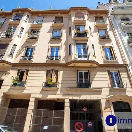 Air-Conditioned Apartment Near The Liberation Neighborhood *